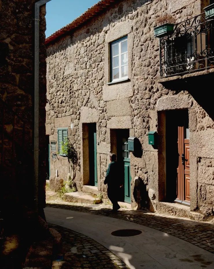 Caminhos possíveis para casas e espaços sem uso